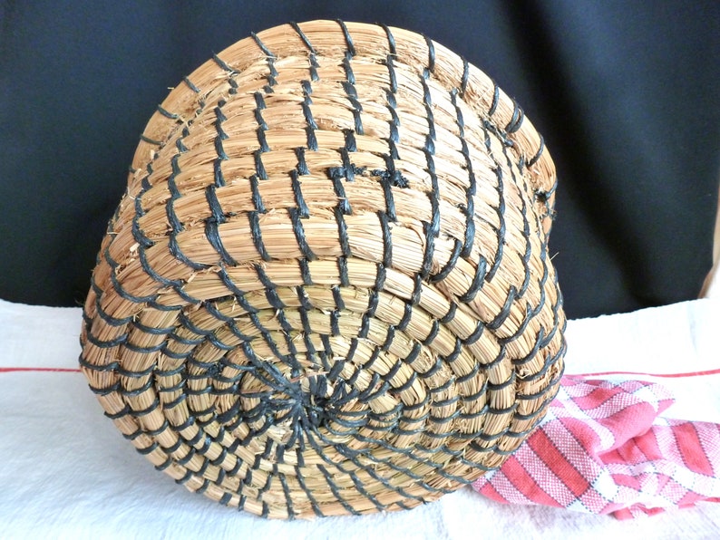 Cesta de paja de centeno antigua, cesta de paja tejida, cesta de fruta de paja, arte popular francés, cocina rústica. imagen 5