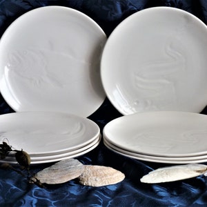 Set de 4 assiettes plates en céramique blanche et liseré bleu