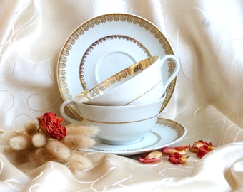 2 Tassen aus Limoges-Porzellan, Frühstückstassen für zwei Personen aus weißem und goldenem Porzellan, Du-und-ich-Frühstück, französisches Geschirr.