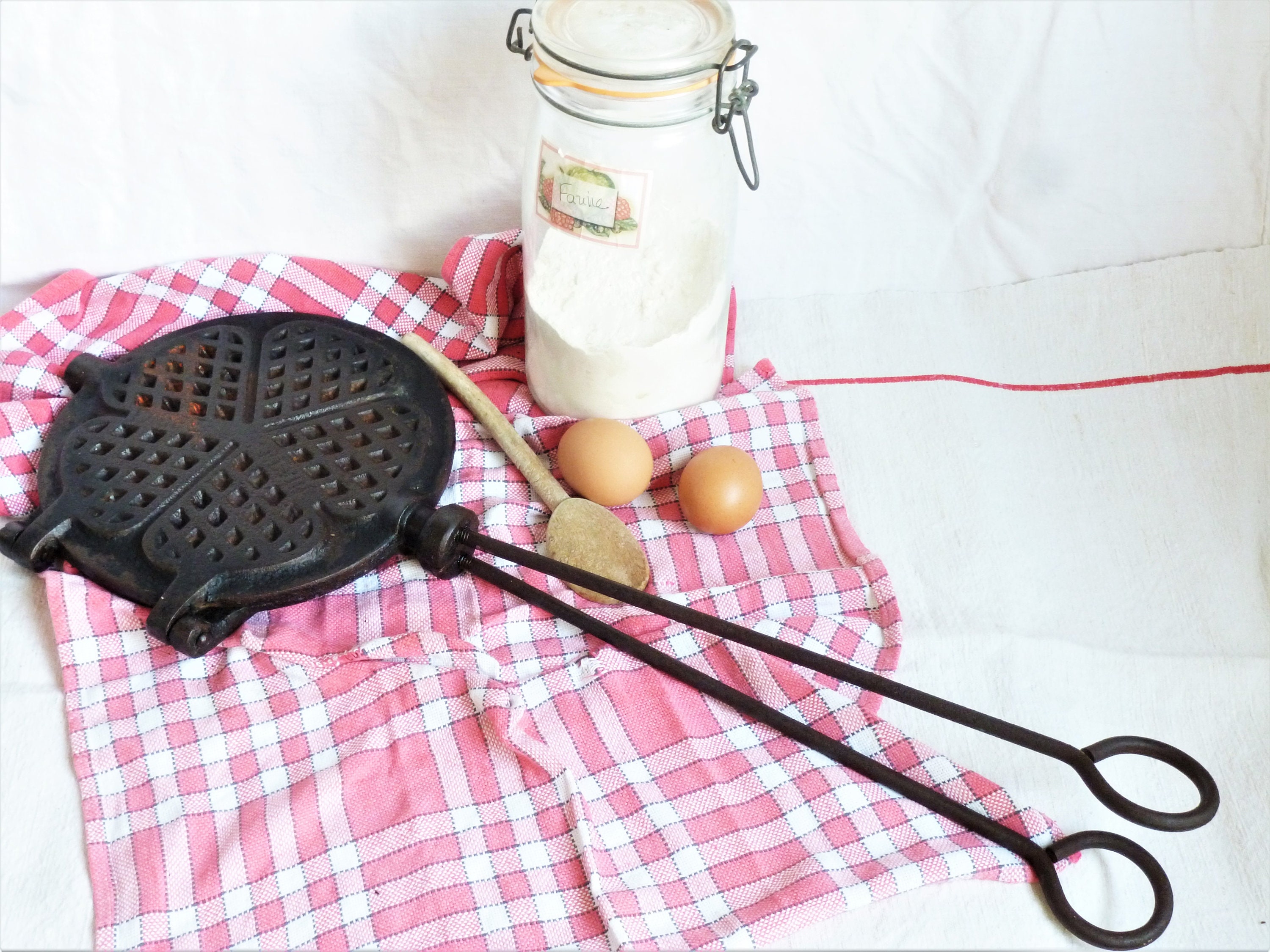 vintage waffle maker