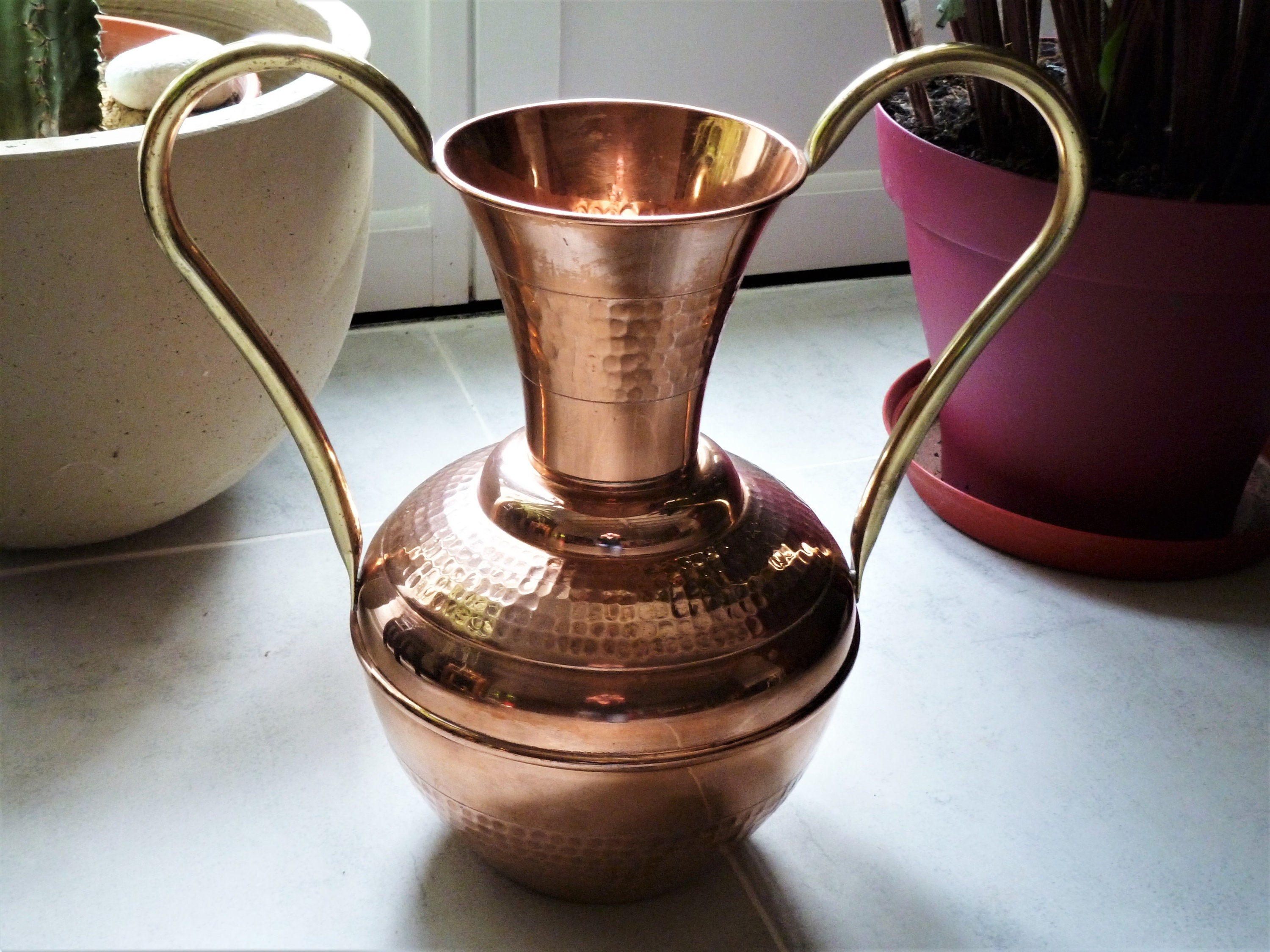 Vase Cuivre Martelé Vintage avec Deux Anses Laiton, Vase Amphore en , Floral Anses, Cadeau Français 