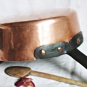 Old 19th century copper sauté pan, 2.49 kg, antique tinned copper pan, antique kitchen accessory, rustic French kitchen, French copper gift.