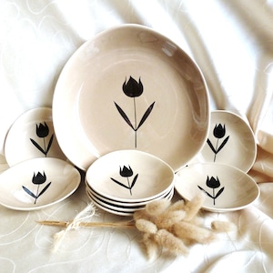 Oud Niderviller dessertservies met handgeschilderd zwart tulpendecor, keramische schaal en 8 kopjes, oud Frans art deco servies. afbeelding 1