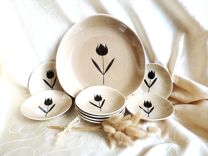 Oud Niderviller dessertservies met handgeschilderd zwart tulpendecor, keramische schaal en 8 kopjes, oud Frans art deco servies. afbeelding 1