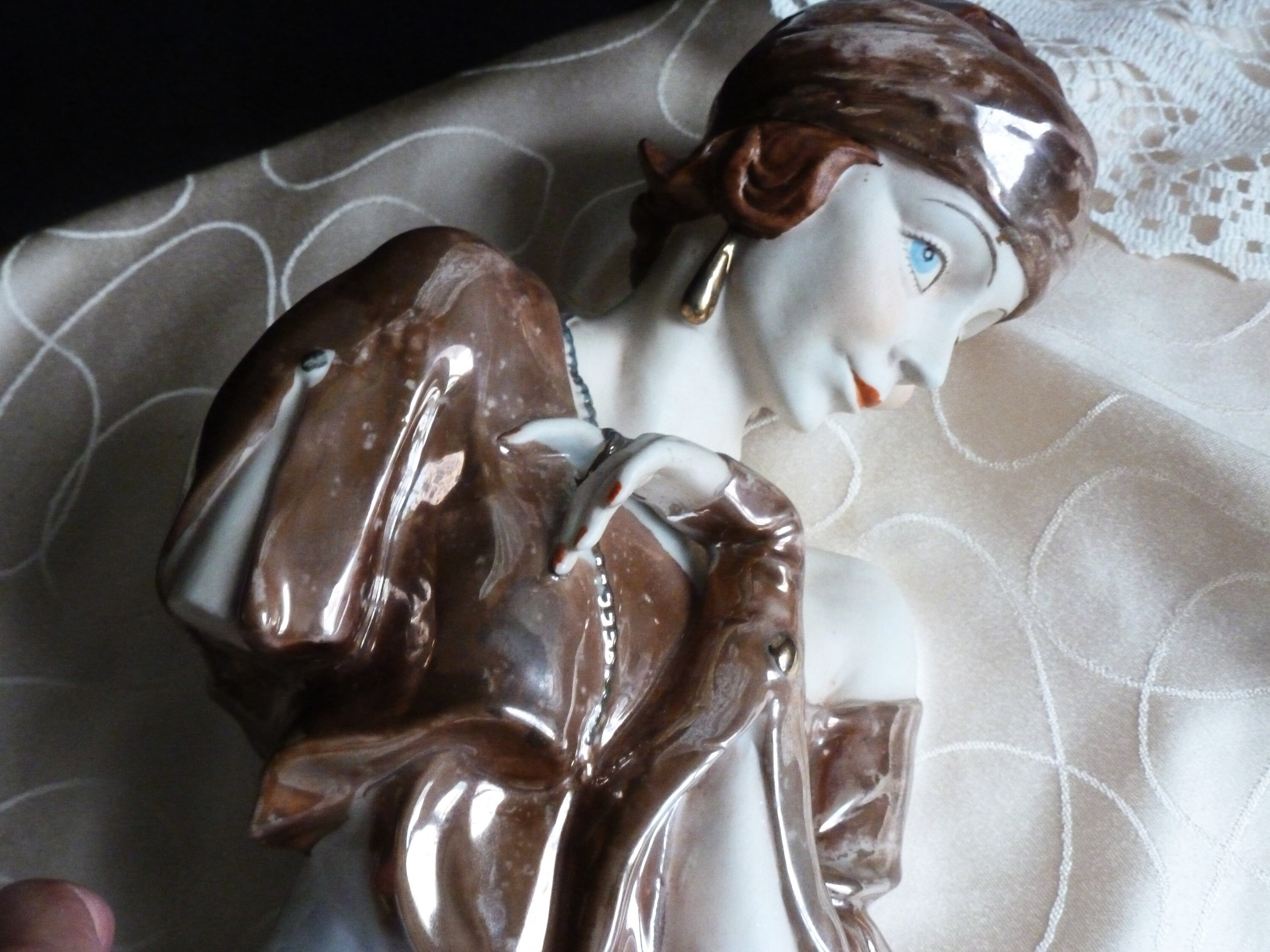 1920 年代の台座付き女性像、ベルエポックの女性彫刻、アールデコ調の