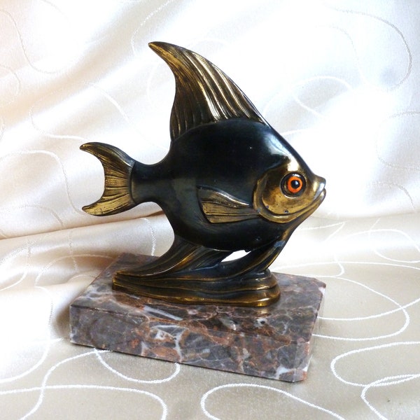 Sculpture poisson sur marbre, statue poisson laiton et marbre, art animalier, décor de bureau, serre-livres statue poisson, cadeau homme.