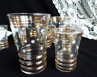 Table glasses from the 1950s, France table glassware gift from the 1950s, water or wine glasses with gold decoration, port wine glasses.