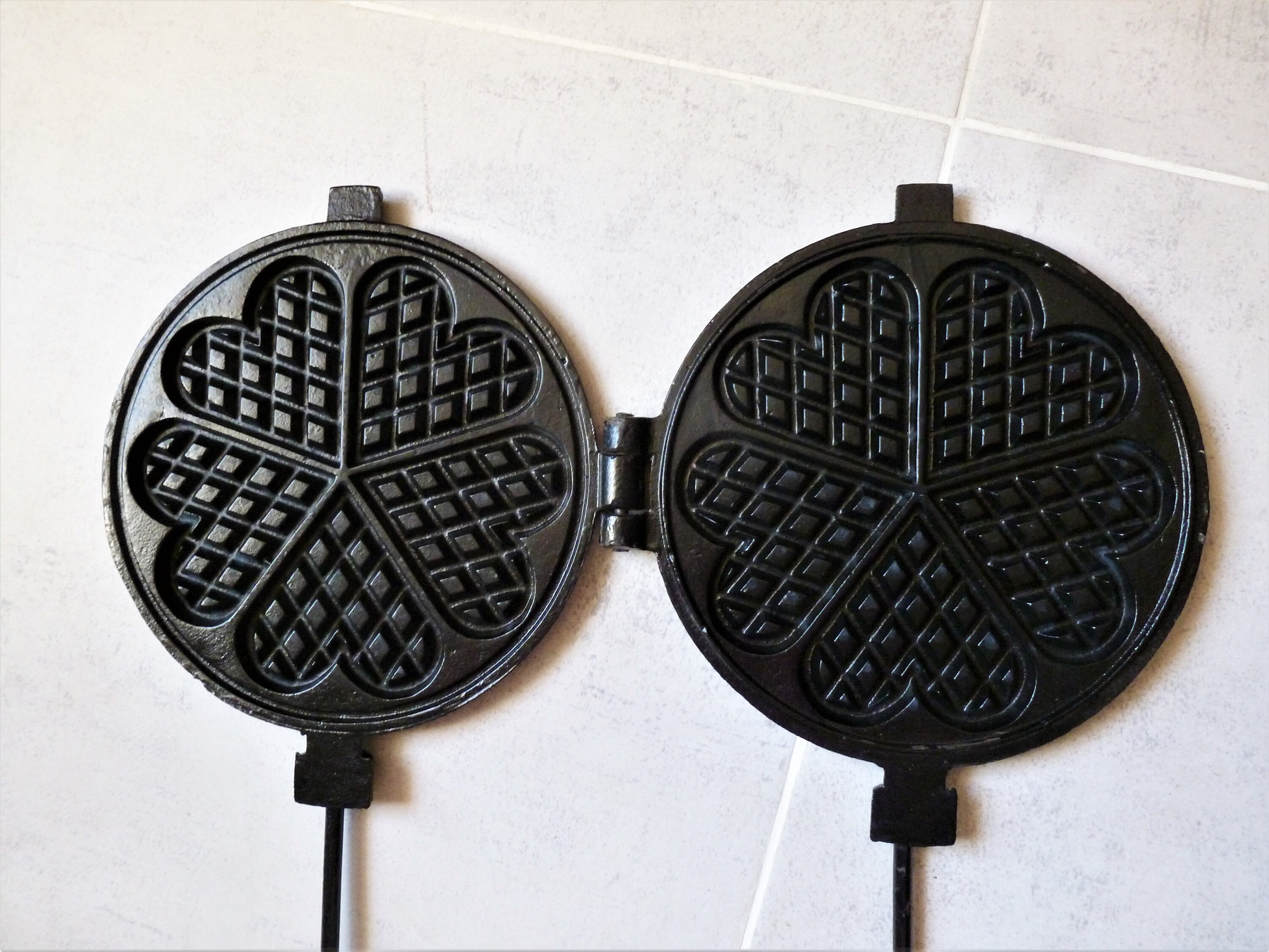 old fashioned waffle maker