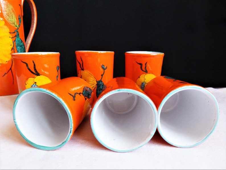 Geëmailleerd aardewerk orangeade servies, sinaasappelsap servies, Vallauris kunstkeramiek aardewerk, Frans tafelkeramiek geschenk. afbeelding 6