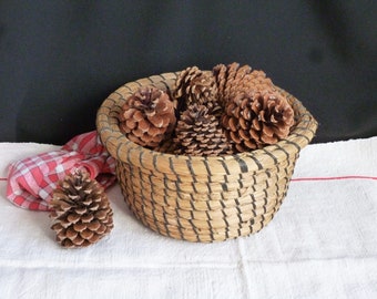 Old rye straw basket, woven straw basket, rolled rye straw basketstraw fruit basket, French folk art, woven straw rustic kitchen decor.