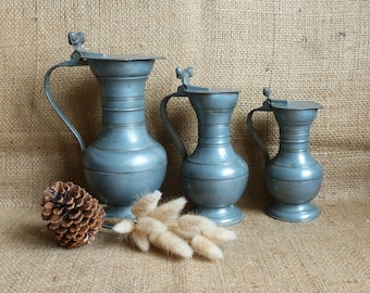 3 jarras/jarras de peltre, jarras decorativas de peltre, macetas decorativas de peltre, decoración rústica de cocina de peltre, florero seco.