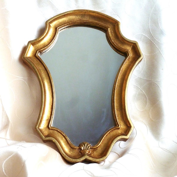 Miroir doré des années 1950,  Miroir de style Louis XV, décoration miroir doré à la feuille d'or, décor mural miroir doré, miroir ovale or.