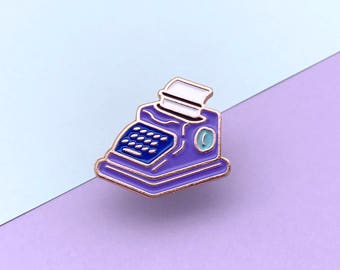 Vintage Typewriter Enamel Pin: A Perfect Accessory for Writers and Literature Lovers