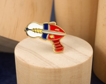 Ray Gun Enamel Pin – A nifty gadget for zapping through intergalactic space | Cosmic collection