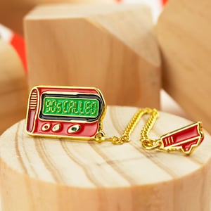 レトロなポケベルのエナメルピン – 90 年代のポケベル