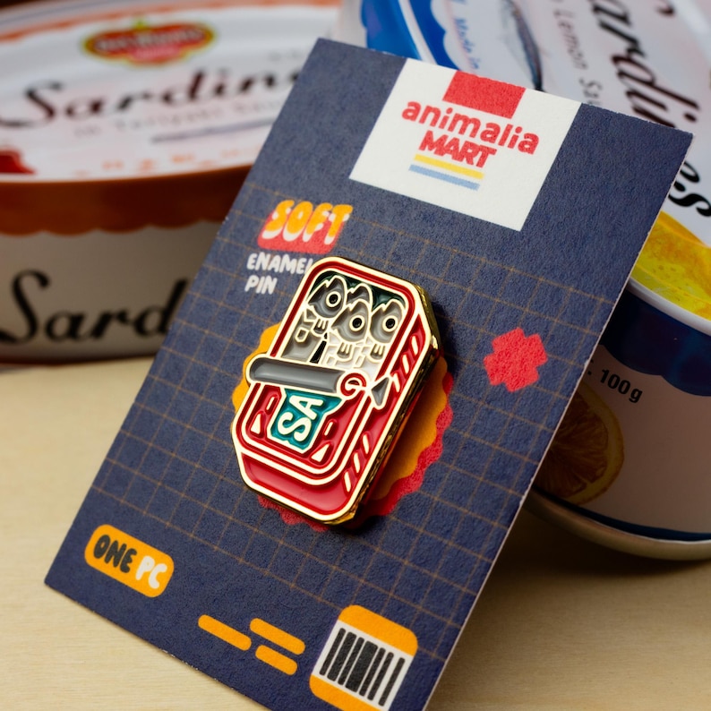 Konserverade sardiner Emaljpin – Tinned Fish Club bild 6