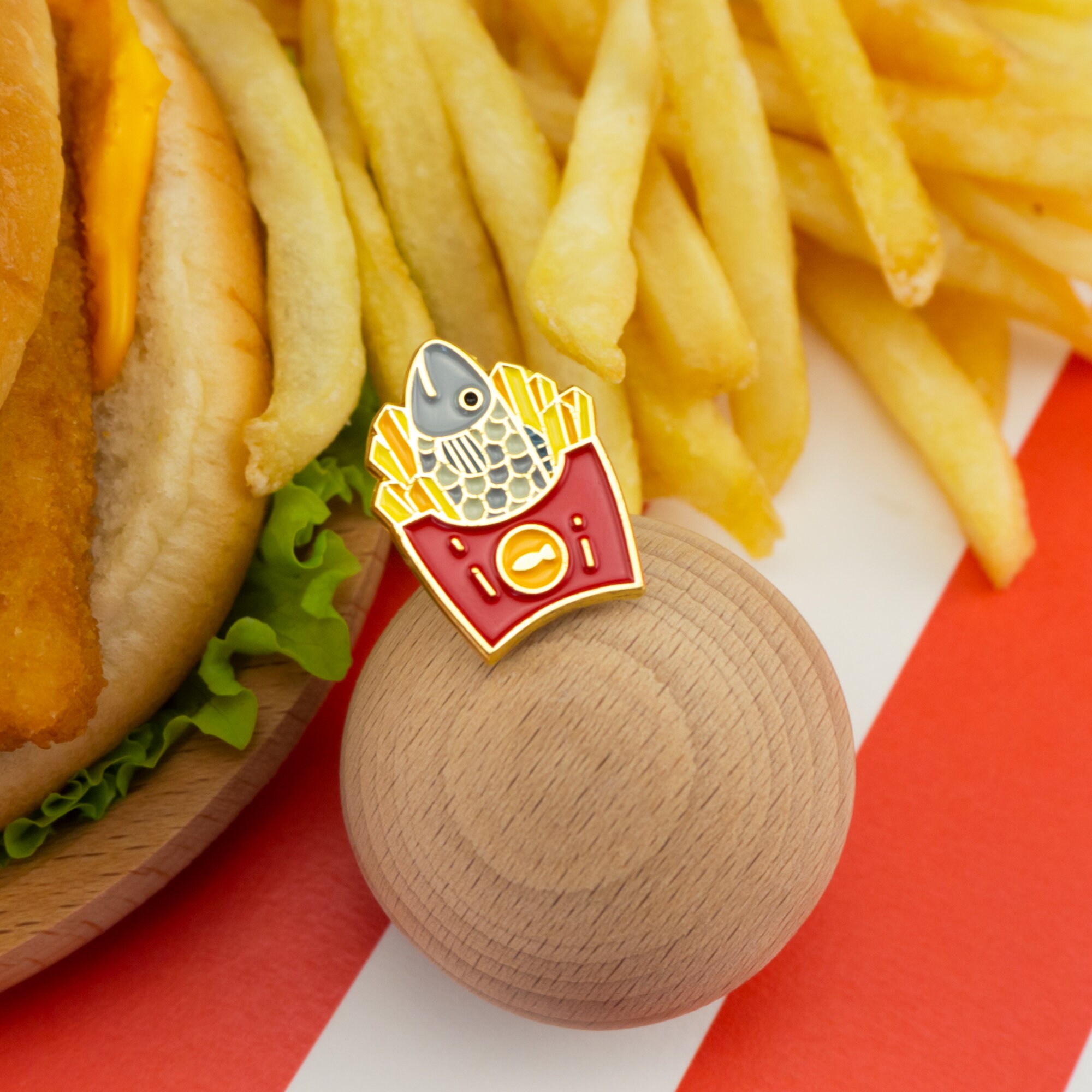  Fish & Chips ピン、シールセット　ロンドン限定 Fish and Chips Enamel Pin – Classic British Food | Foodie