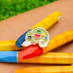 Chameleon Painter Enamel Pin – Colorful Lizard Artist Lapel Pin