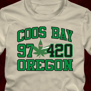 COOS BAY OREGON 97420 Stoned Leaf - basic heren/uniseks T-shirt - volwassen maten S-3XL -16 Kleuropties: legale marihuana 420 joint wiet postcode