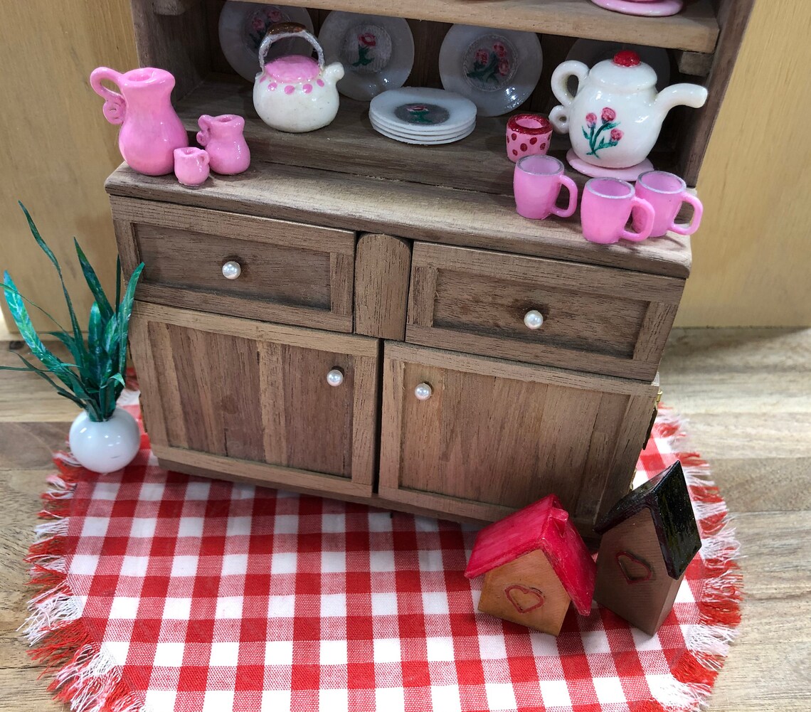 Gabinete de China y Hutch choza en miniatura gabinete en | Etsy