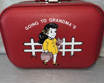 Mala de viagem vintage Trojan Luggage Co "Going To Grandma's" vermelha com forro vermelho, década de 1970.