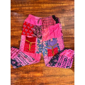 Boho-Patchwork-Haremshose, rosa geblümt, Hippie-Jogginghose, elastischer Bund, Taschen