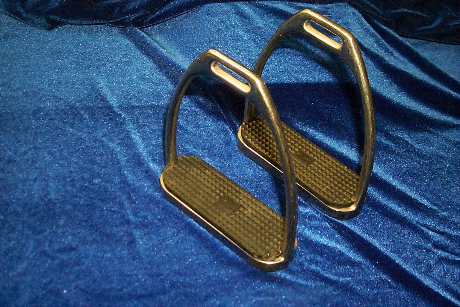 Étriers D'équitation En Acier Inoxydable Vintage - Avec Pads - Ouverture 4"