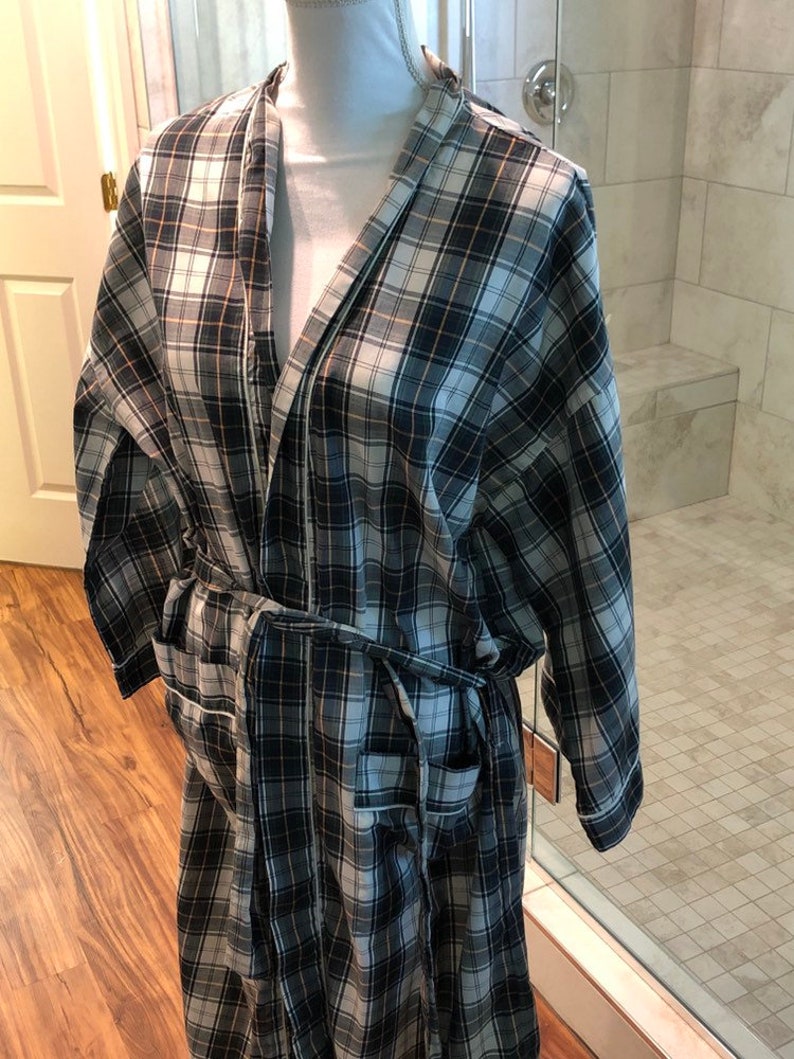 Vintage Towncraft green blue and white plaid cotton poly wrap robe.size is one size fits all