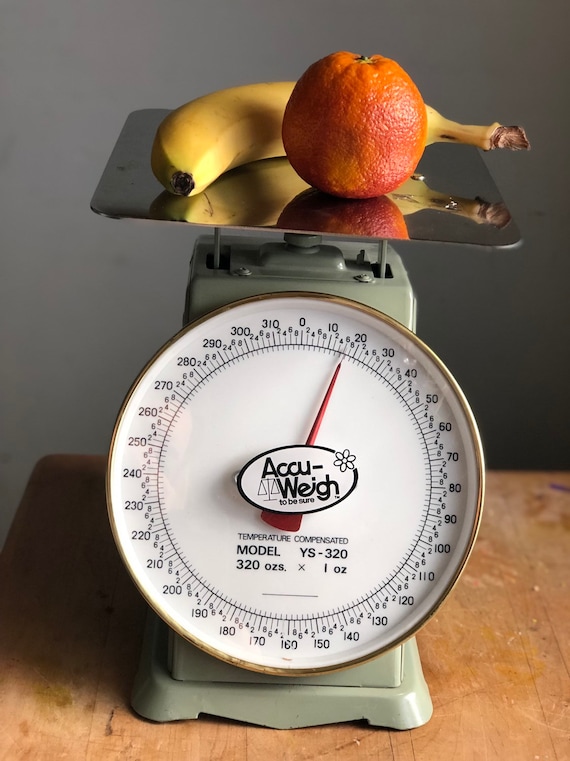 Vintage Accuweigh Kitchen Scale Measures Ounces. 