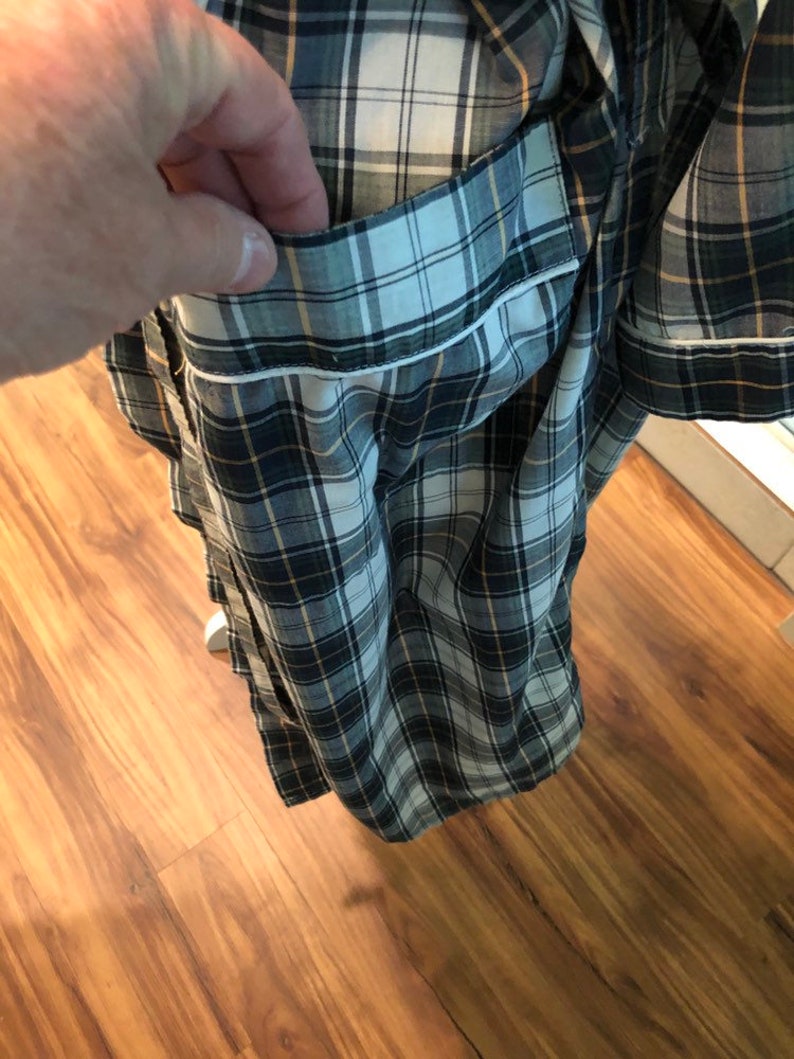 Vintage Towncraft green blue and white plaid cotton poly wrap robe.size is one size fits all
