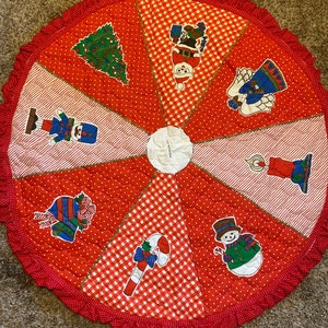 Vintage red quilted tree skirt-perfect for your diy Christmas. Finish it by cutting along the dotted lines and it’ll be ready to go.