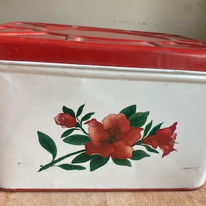 Antique red and white cottage core breadbox with red rose decal. Perfect for year round decorating. Great birthday gift
