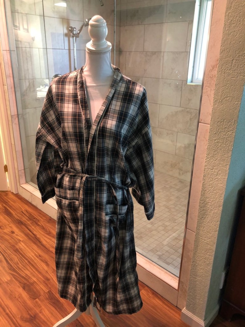 Vintage Towncraft green blue and white plaid cotton poly wrap robe.size is one size fits all