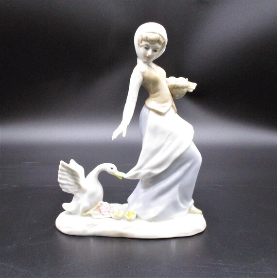 代引き手数料無料 China, Lenwile Ardalt, Goose a by Chased Woman Japan, 工芸品