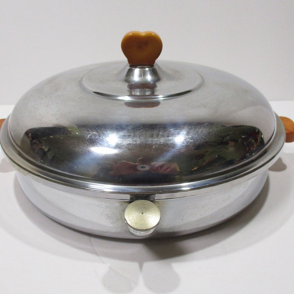 Caramel Bakelite and Chrome Covered Heated Plate, w/ Heart-Shaped or Earlobe Handles, by Majestic Products