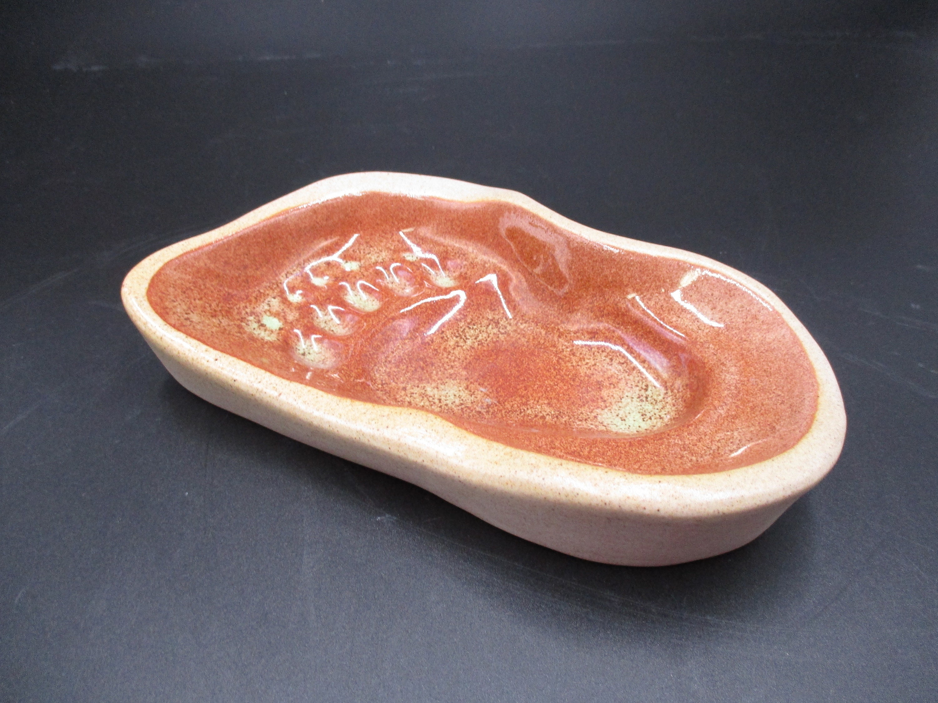 Pigeon Forge Pottery Bear Pawprint Soap Dish.  Cute!
