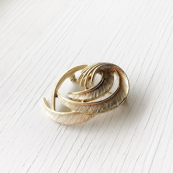 Sarah Coventry Swirl Brooch | Gold Tone Brooch | 1970s Vintage
