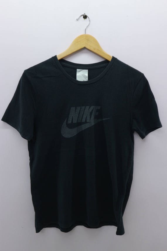 nike shirt big logo