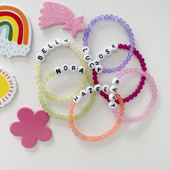 Pulsera de cuentas con letras personalizadas en colores pastel