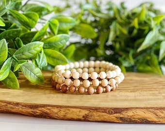 Ensemble empilable de bracelets de perles de bois neutres minimalistes, bracelets de perles de bois de rose, vie holistique, accessoires de voyage, bijoux ambiance plage,