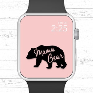 Puede incluir: Una esfera de reloj Apple rosa con una silueta negra de un oso con el texto "Mama Bear" en letras rosas. La hora es 2:25 y la fecha es FRI 20.