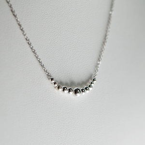 Equilibrio con cuentas Bola Plata 16&quot; Collar