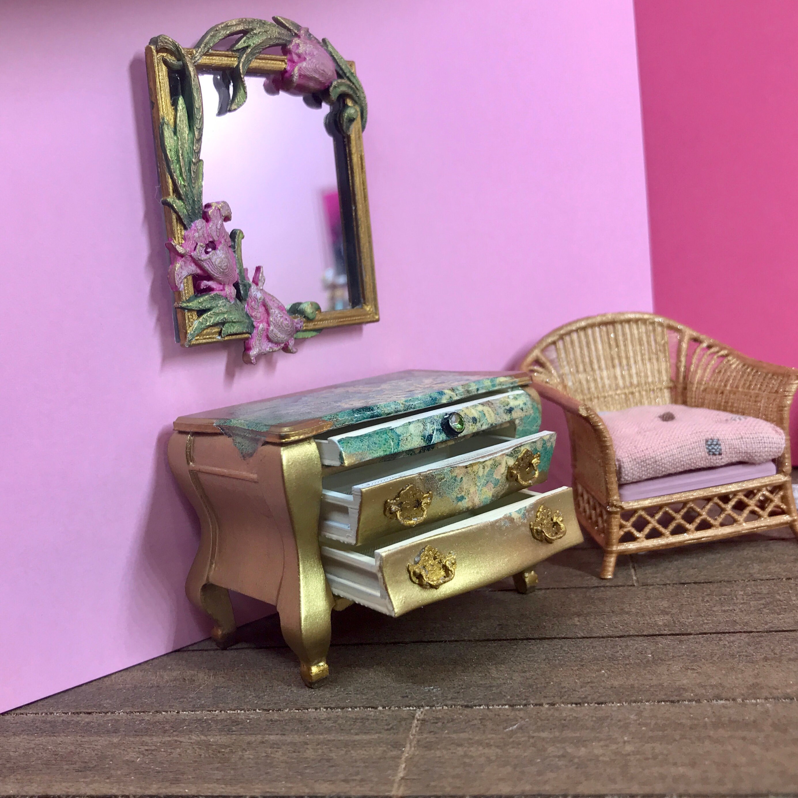 1:16 ドールハウス ミニチュア ゴールド チェスト（花のデコパージュ