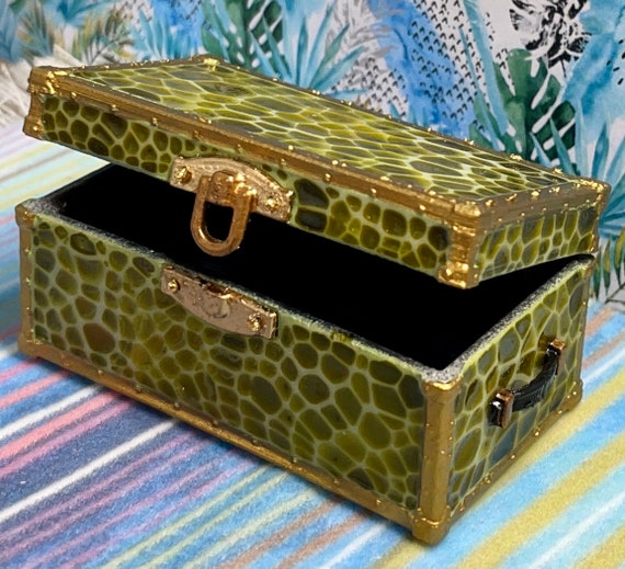 Lundby scale 1:16 Dollhouse hand painted travel luggage trunk chest Green