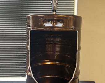 Urinario de barril de cerveza (corte frontal o acabado regular de pintura en polvo de bronce whisky) / Accesorio de baño de barra industrial / Urinario de cueva para hombres