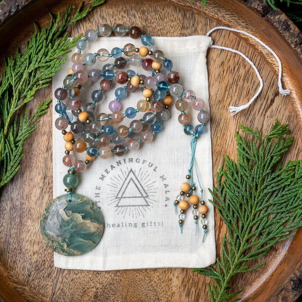 Eisgöttin Mala Halskette Shaman Quartz, Blauer Fluorit, Heilkristall Halskette, Sandelholz | 108 Mala Gebetskette, Seesediment Jaspis