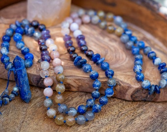 Collier Mala Protection divine | Rutile | Lapis-lazuli | Sodalite | Pierre de soleil | Fleur d'agate | Grenat | Améthyste | 108 | orientation spirituelle