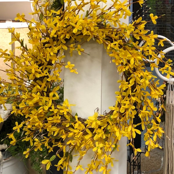 BEST SELLER / Forsythia Weath/ Spring Wreath/ Door Wreath/ Silk Flowers/ Free Shipping / Door Decor / Wall Decor / Silk Forsythia