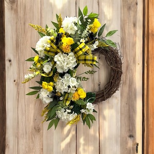 Bee Wreath for Front Door / Spring / Summer Wreath for Door/ Bee wreath for Wall/ Farmhouse Wreath/ Yellow Bee wreath