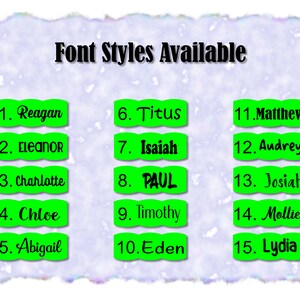 Puede incluir: Una imagen verde y blanca con el texto "Font Styles Available" en la parte superior. La imagen enumera 15 estilos de fuente diferentes con los n&uacute;meros del 1 al 15 y los nombres de las fuentes.